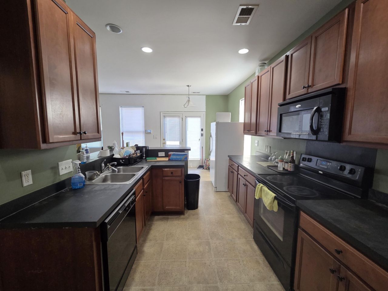 186 Avonshire Drive Photo 7