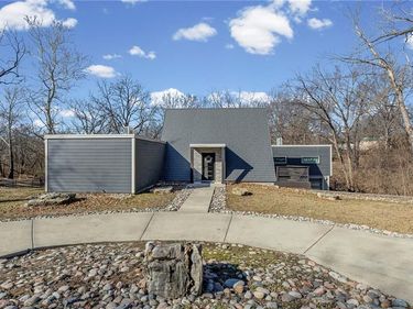 2804 S WHITNEY Road, Independence, MO 64057