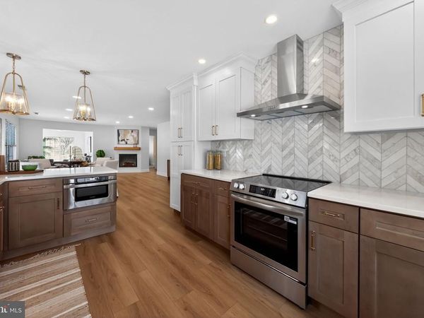 9 AVANDALE COURT, MOUNT LAUREL, NJ 08054