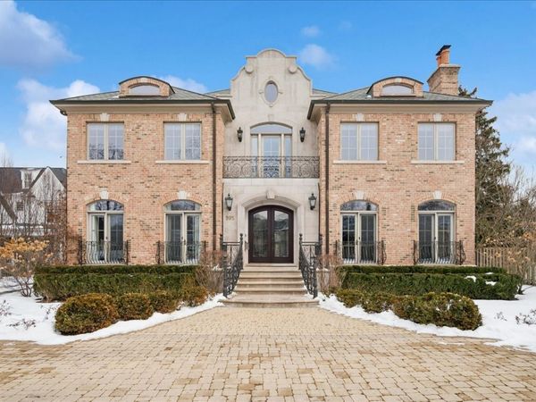 985 Pine Tree Lane, Winnetka, IL 60093