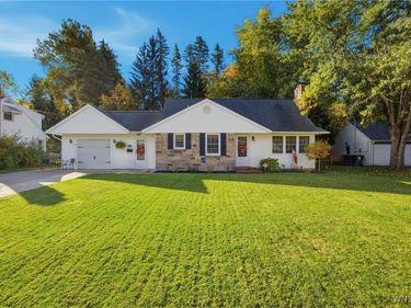 29 Rainbow Terrace, Orchard Park, NY 14127