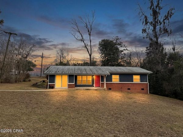 2944 Cherokee Street , Marianna, FL 32446