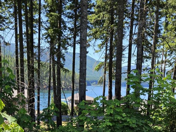 80 Lake Av E, Detroit, OR 97342