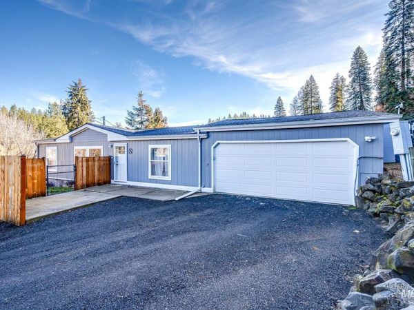 813 Bentz St, Troy, ID 83871