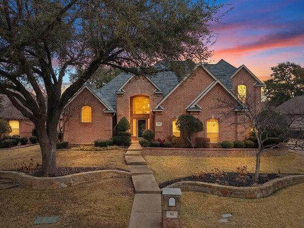 916 Riviera Drive, Mansfield, TX 76063