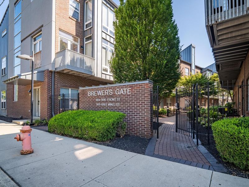 995 S Wall Street, Columbus, OH 43206 Photo 1