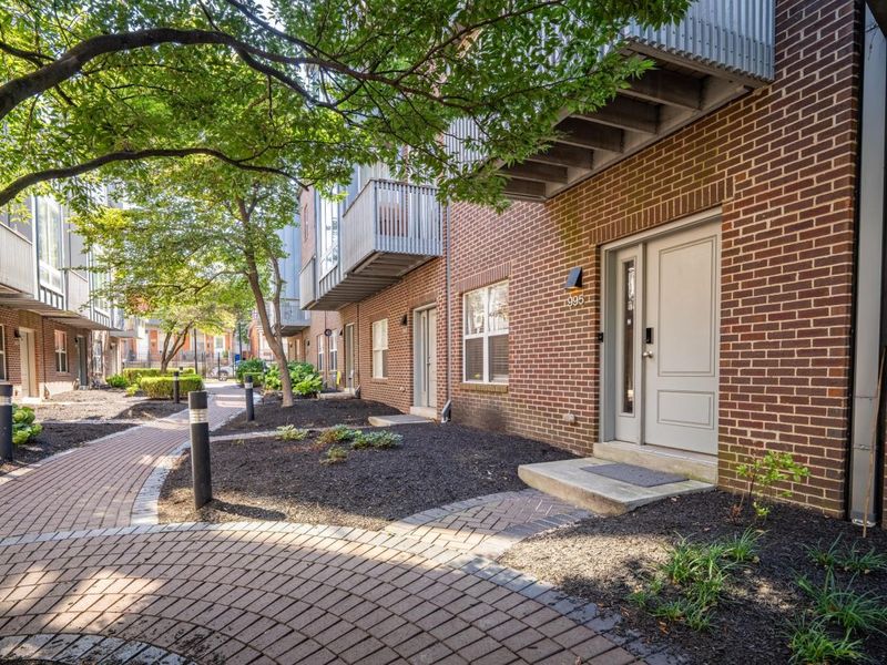 995 S Wall Street, Columbus, OH 43206 Photo 2