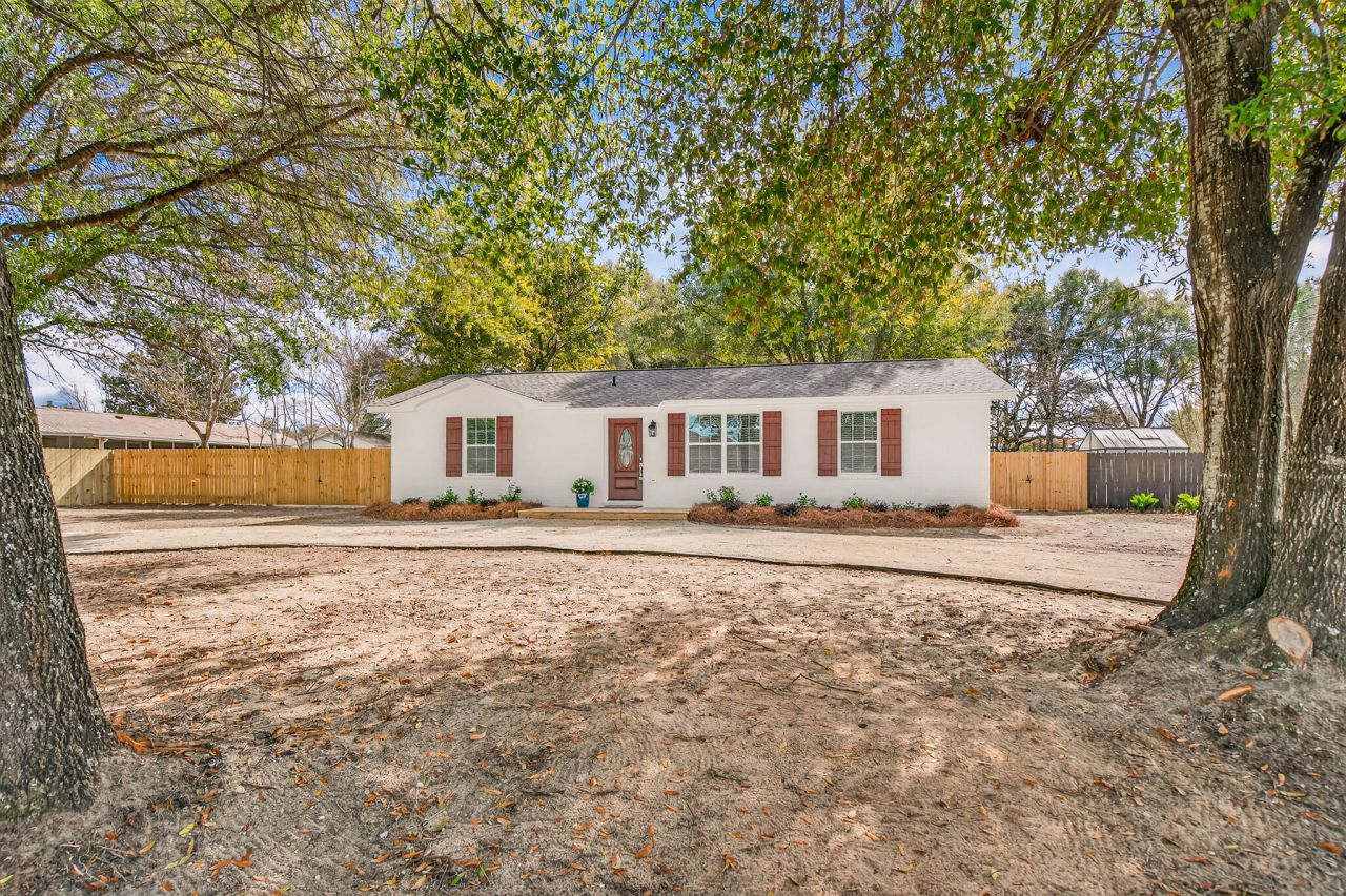 3042 Stillwell Boulevard, Crestview, FL 32539 Main Photo