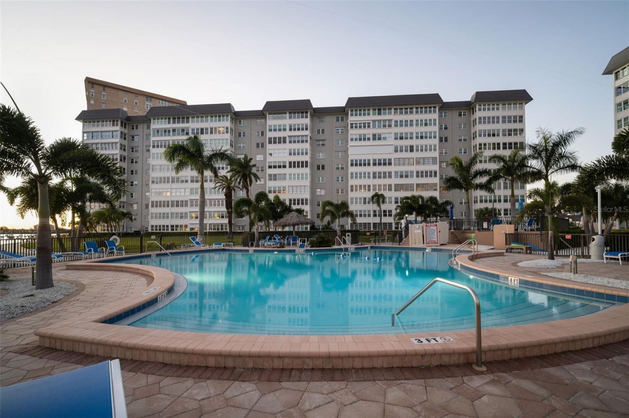 5130 Brittany Drive S, Unit 807, Saint Petersburg, FL 33715 Photo