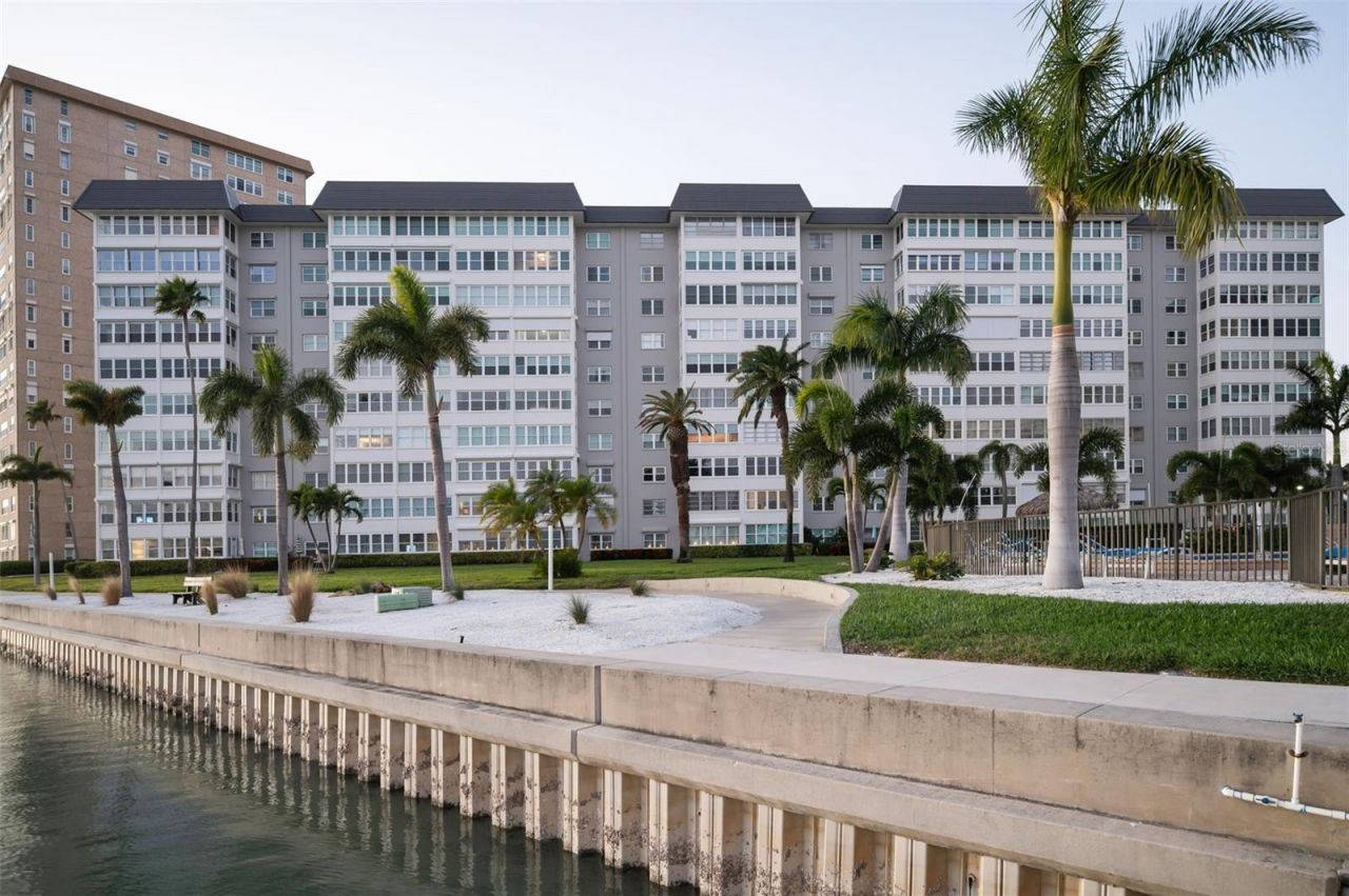 5130 Brittany Drive S, Unit 807, Saint Petersburg, FL 33715 Photo