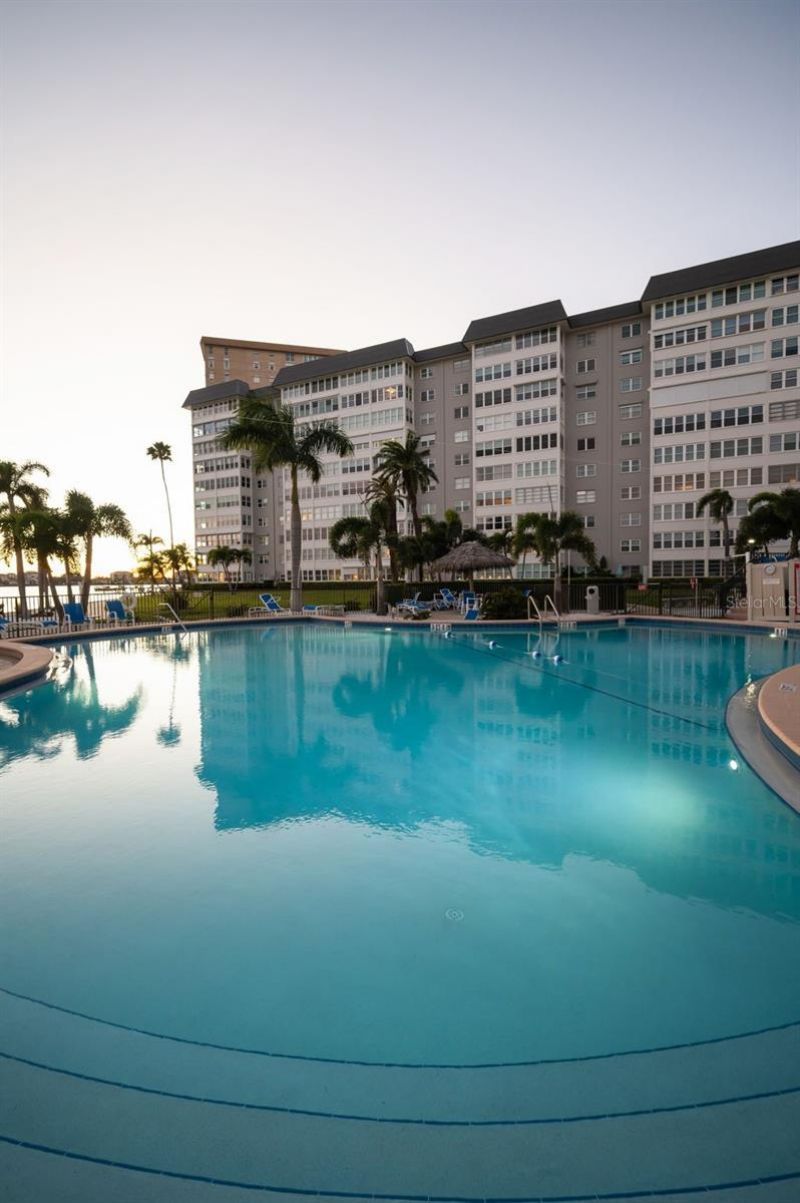 5130 Brittany Drive S, Unit 807, Saint Petersburg, FL 33715 Photo