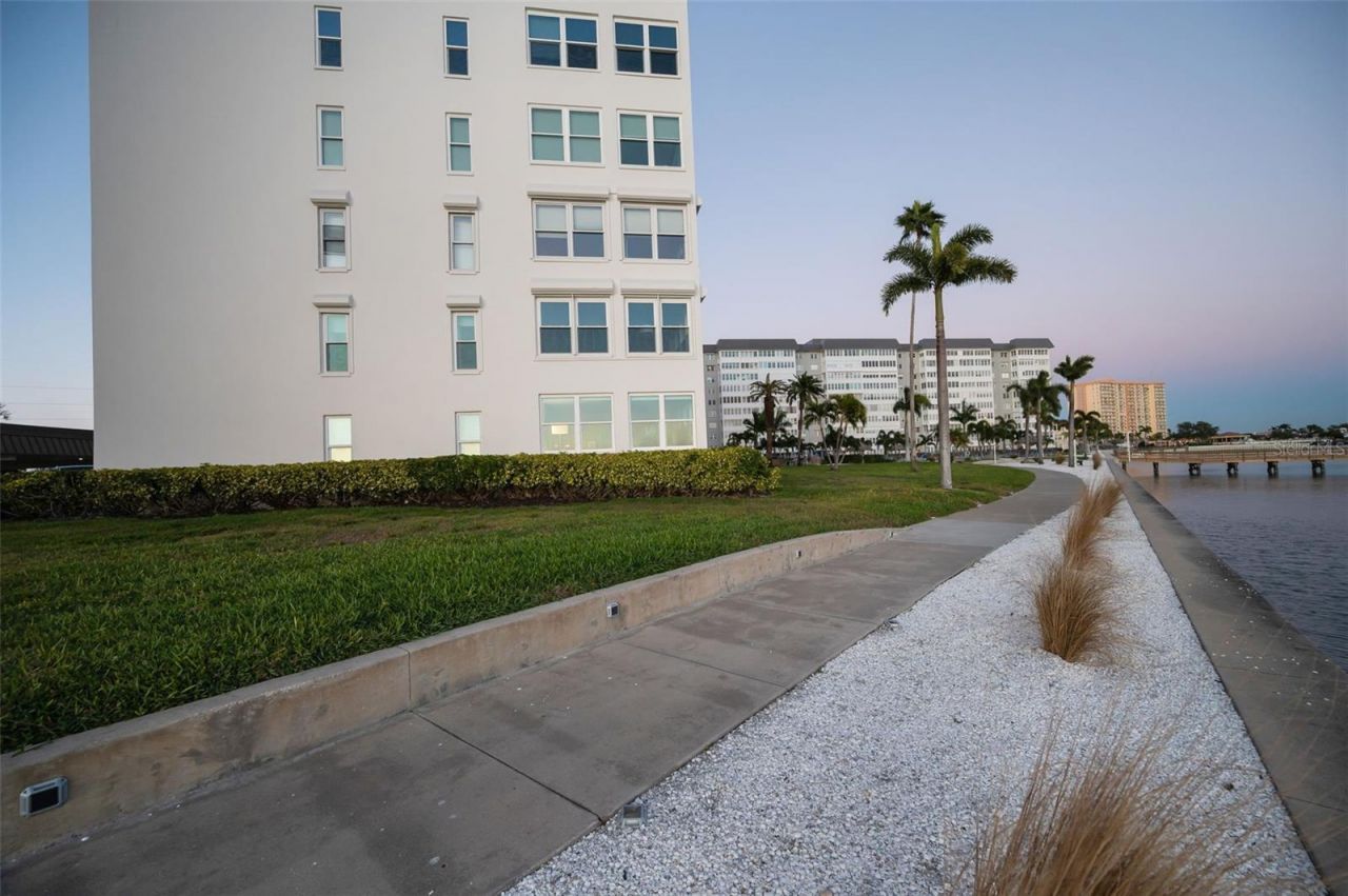 5130 Brittany Drive S, Unit 807, Saint Petersburg, FL 33715 Photo