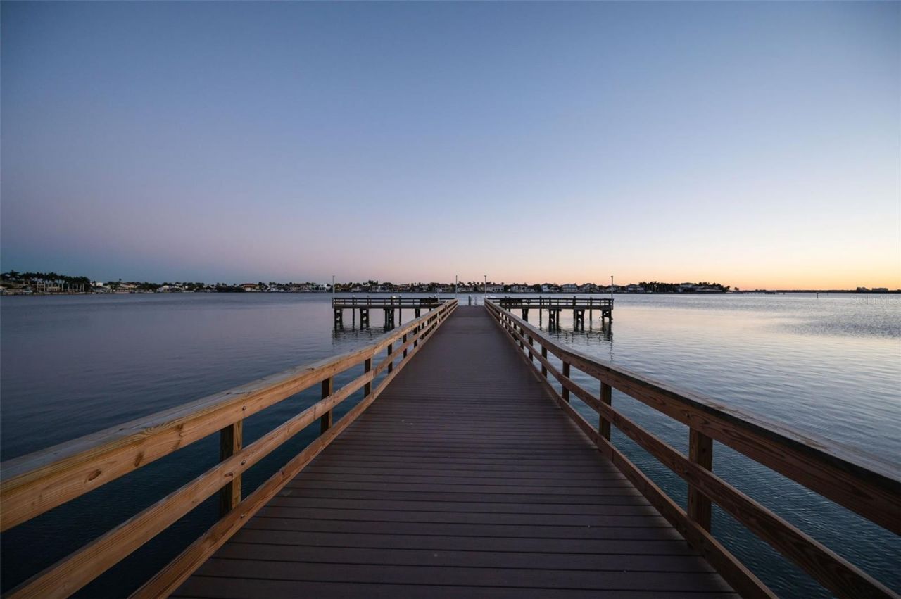 5130 Brittany Drive S, Unit 807, Saint Petersburg, FL 33715 Photo