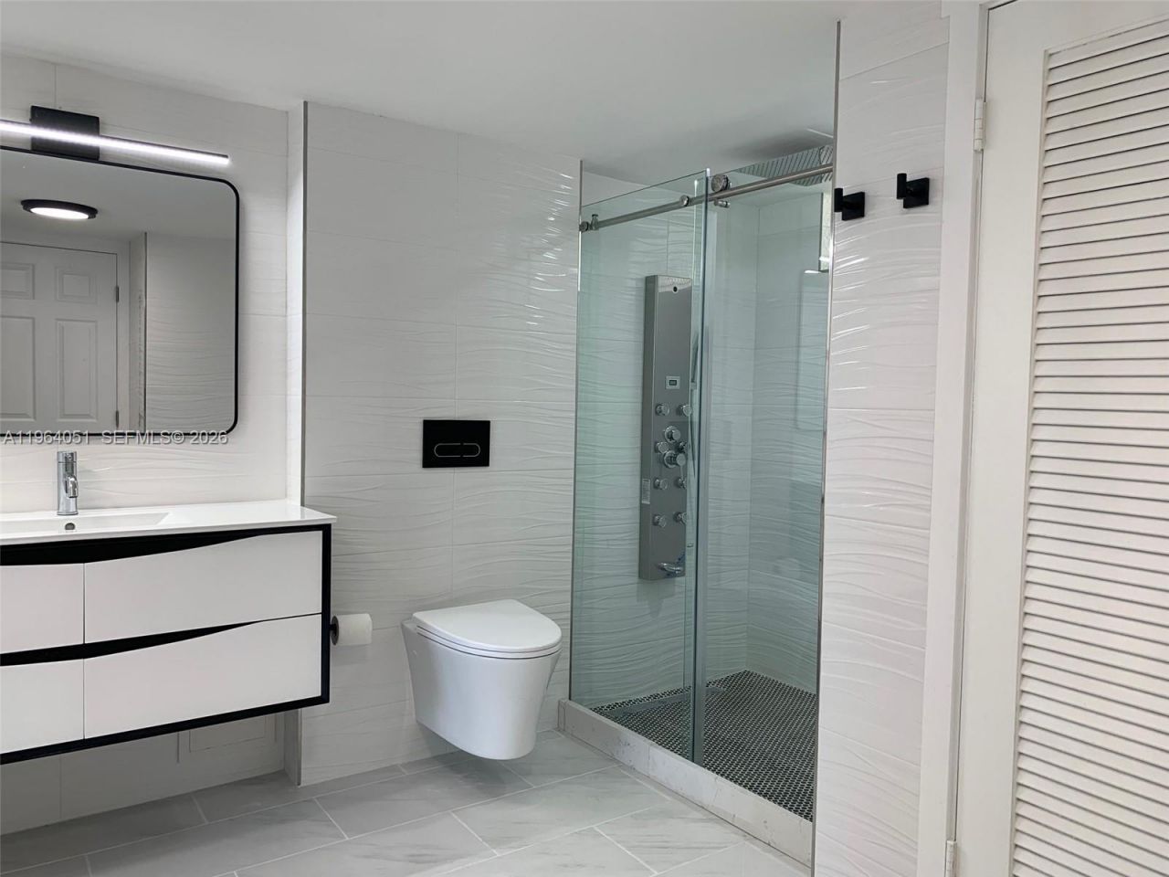 2980 Point East Dr, Unit D508, Aventura, FL 33160 Photo