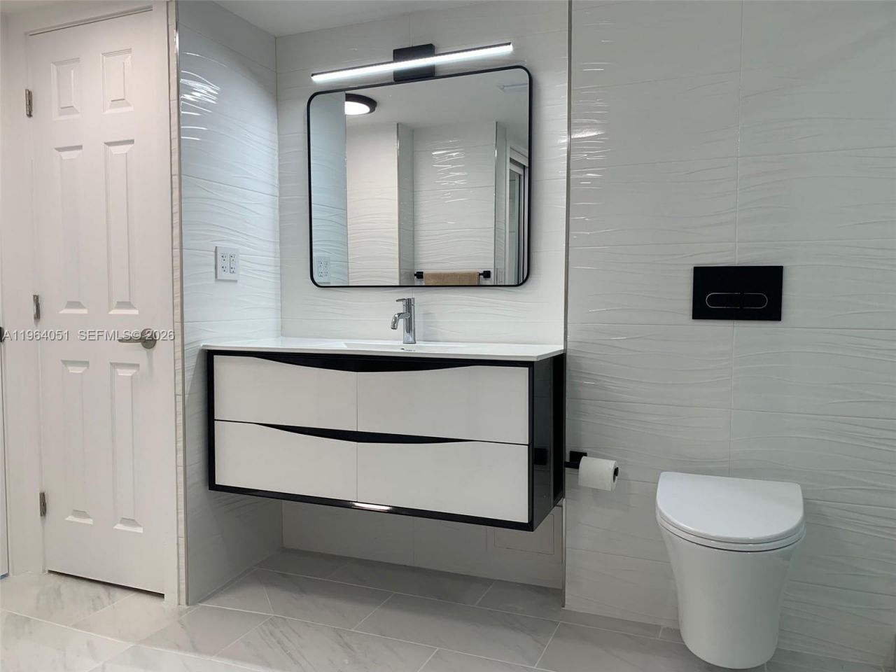 2980 Point East Dr, Unit D508, Aventura, FL 33160 Photo