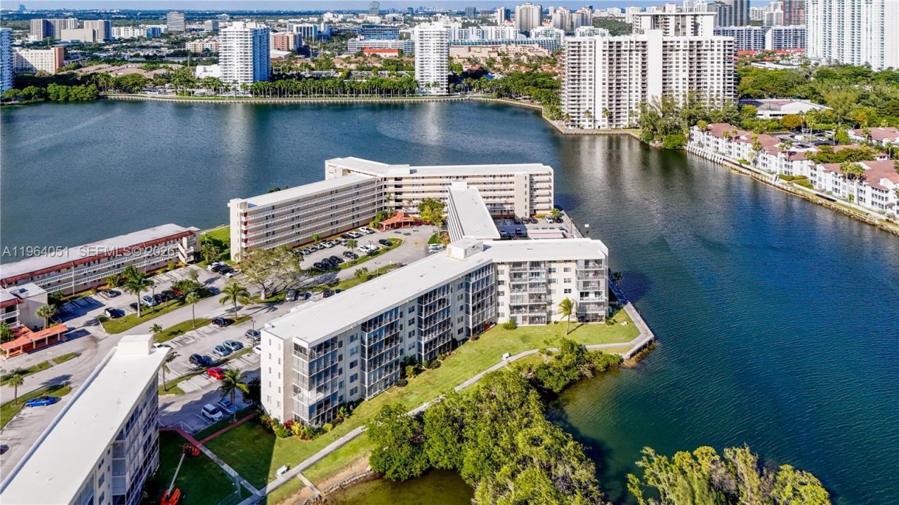 2980 Point East Dr, Unit D508, Aventura, FL 33160 Photo