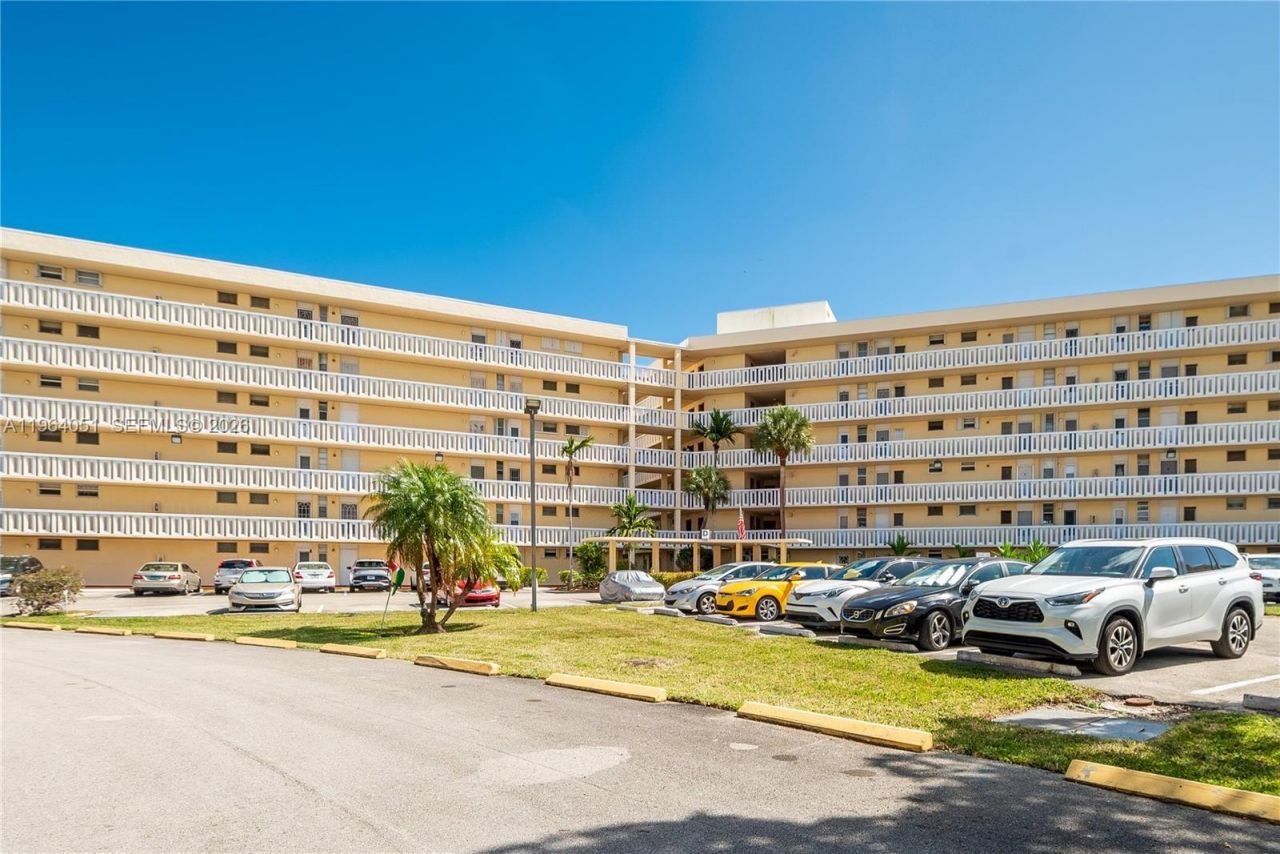 2980 Point East Dr, Unit D508, Aventura, FL 33160 Photo