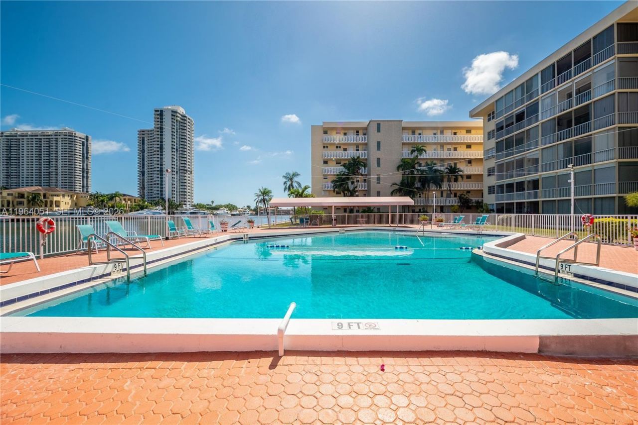 2980 Point East Dr, Unit D508, Aventura, FL 33160 Photo