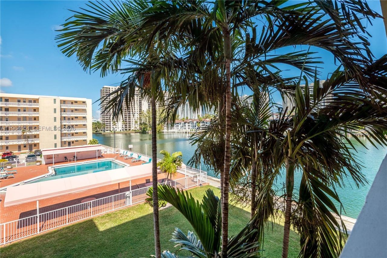 2980 Point East Dr, Unit D508, Aventura, FL 33160 Photo