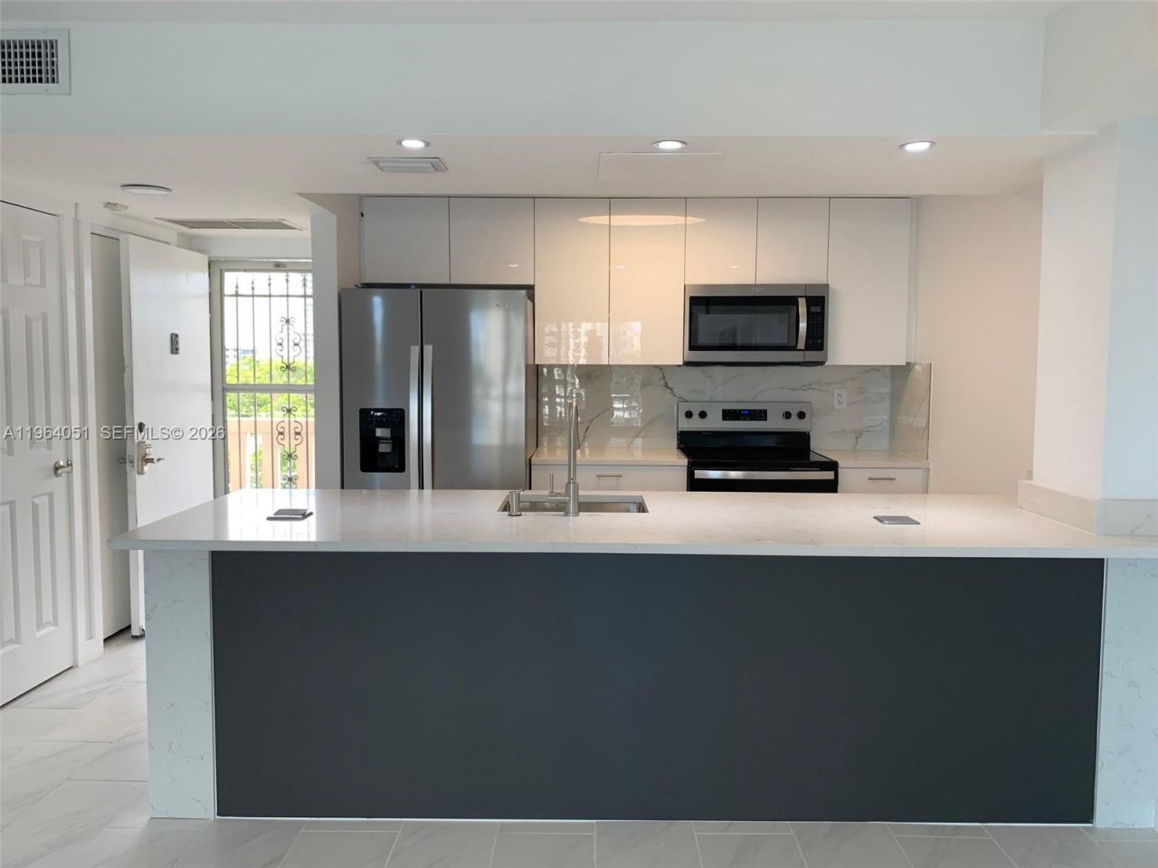 2980 Point East Dr, Unit D508, Aventura, FL 33160 Photo