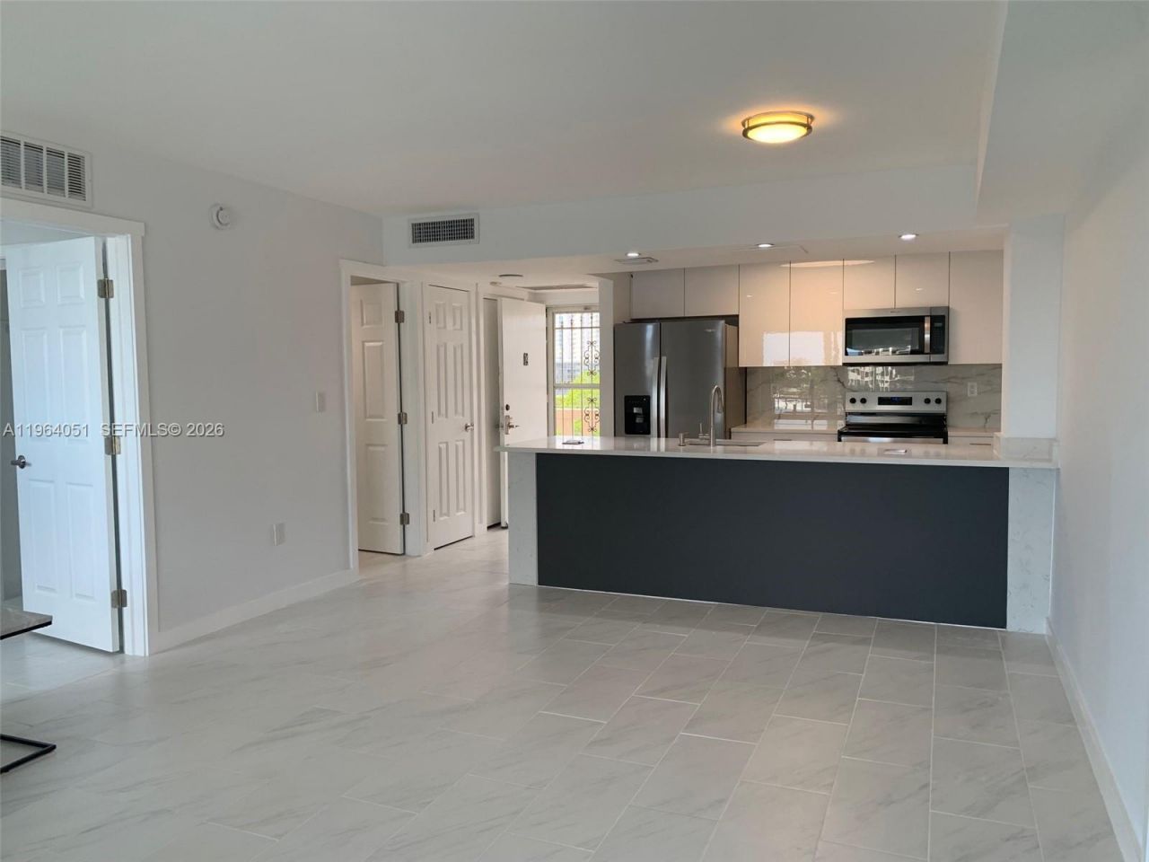 2980 Point East Dr, Unit D508, Aventura, FL 33160 Photo