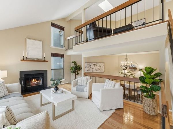 40 Chestnut Ct, Bernards, NJ 07920