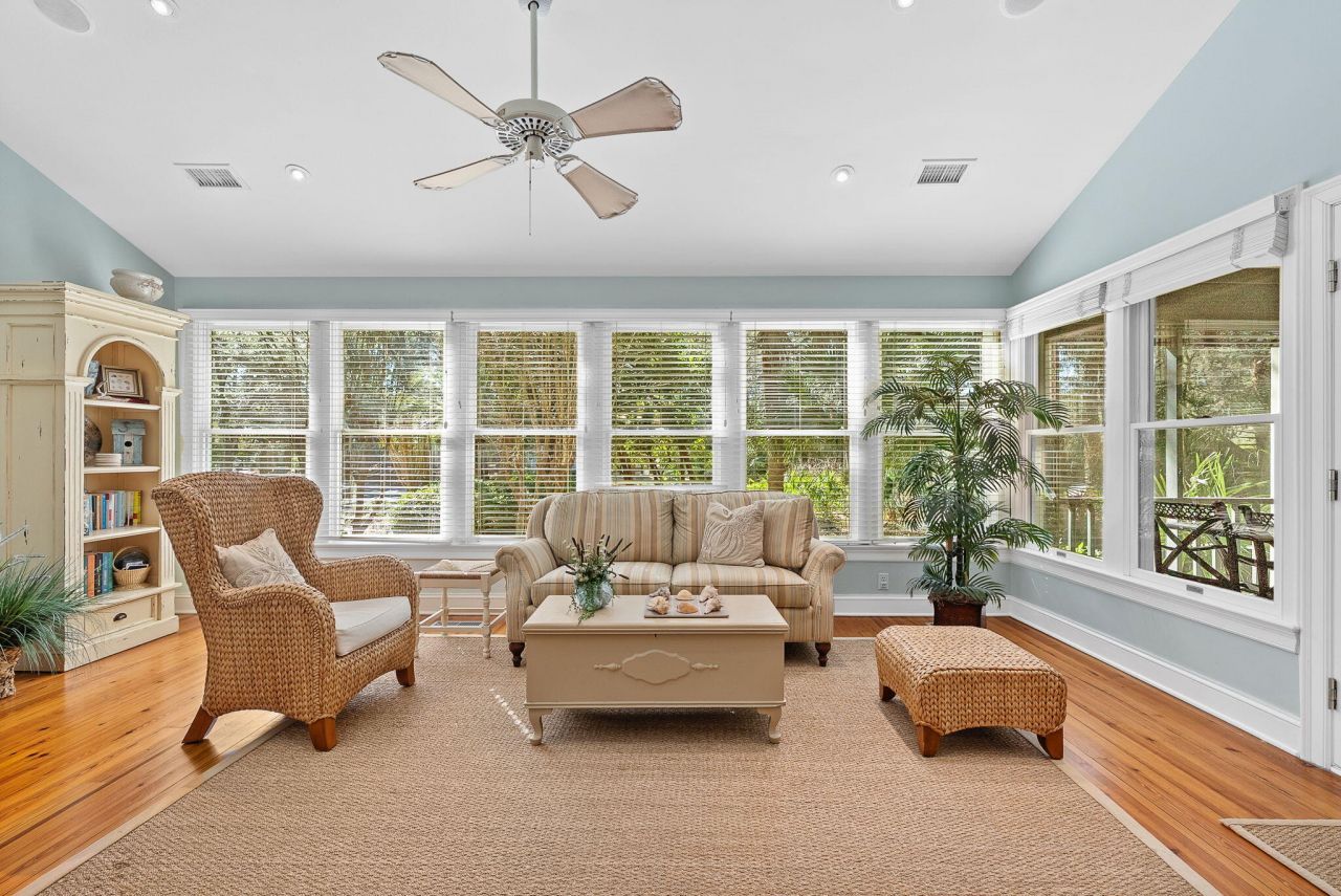 50 Crested Flycatcher Photo 16