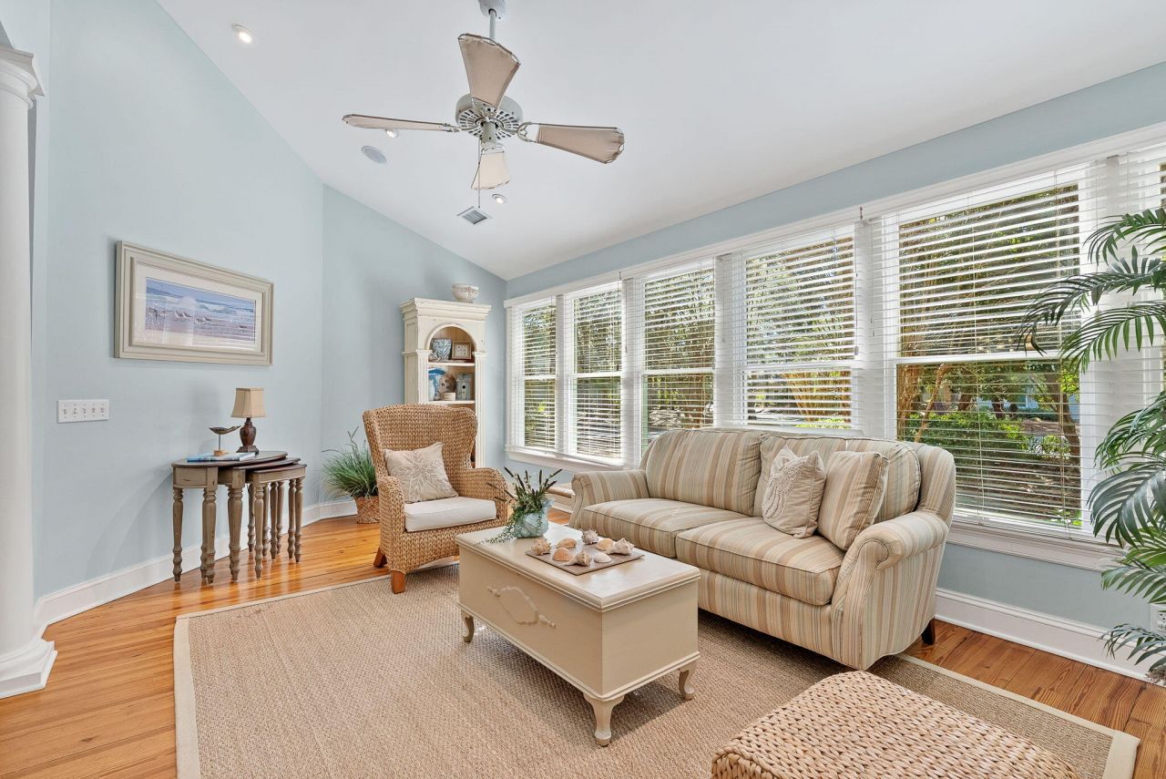 50 Crested Flycatcher Photo 17