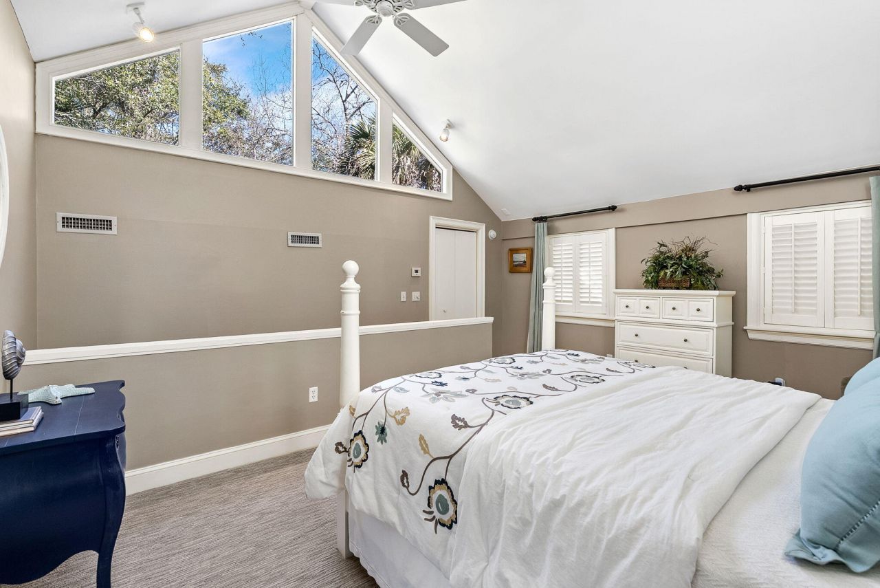 50 Crested Flycatcher Photo 33