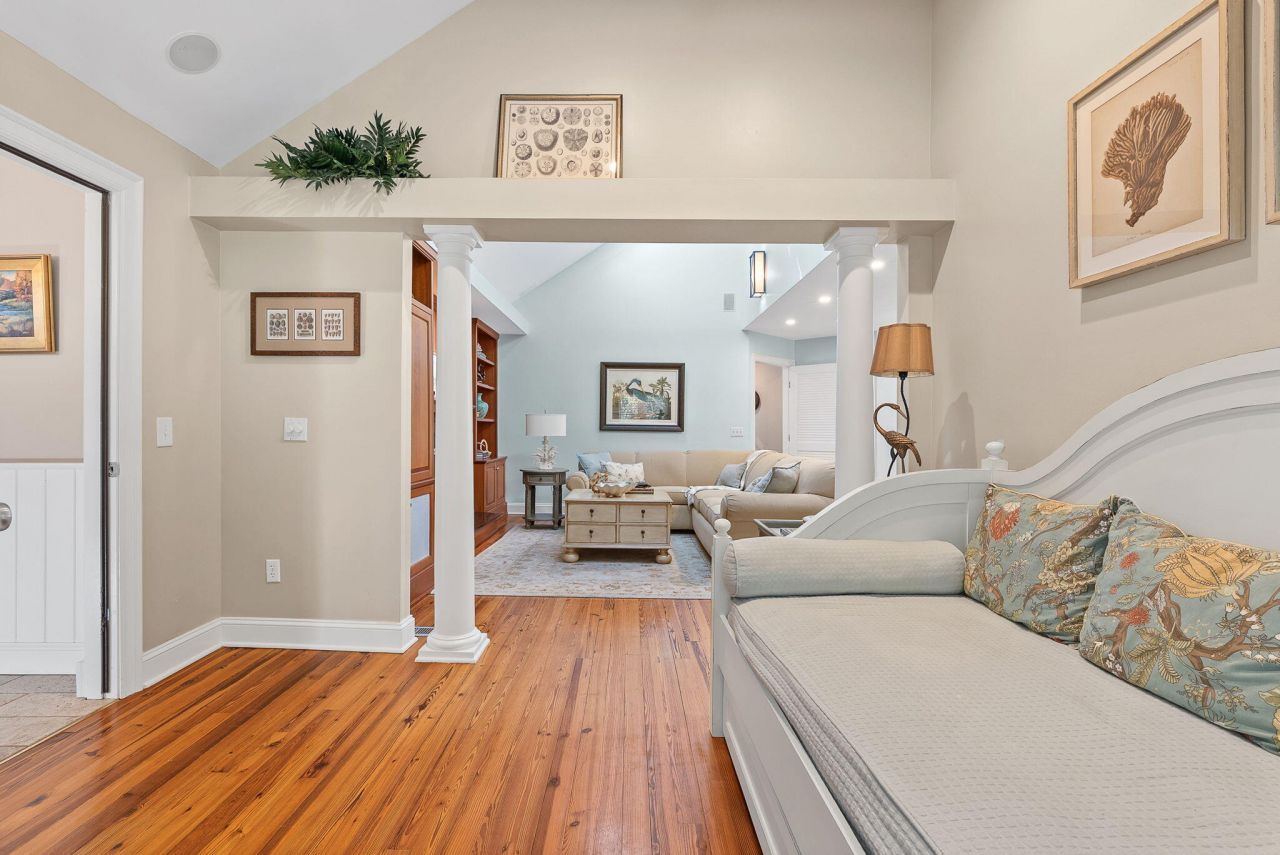 50 Crested Flycatcher Photo 36