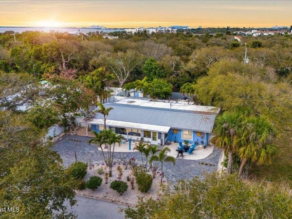 126 W Alachua Lane , Cocoa Beach, FL 32931