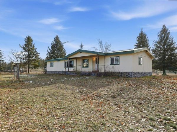 11512 E Bridges Rd, Elk, WA 99009