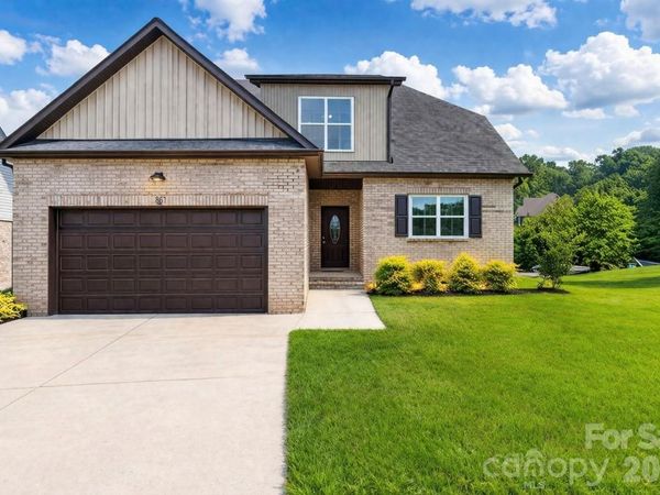 1033 12th Avenue Drive NW, Hickory, NC 28601