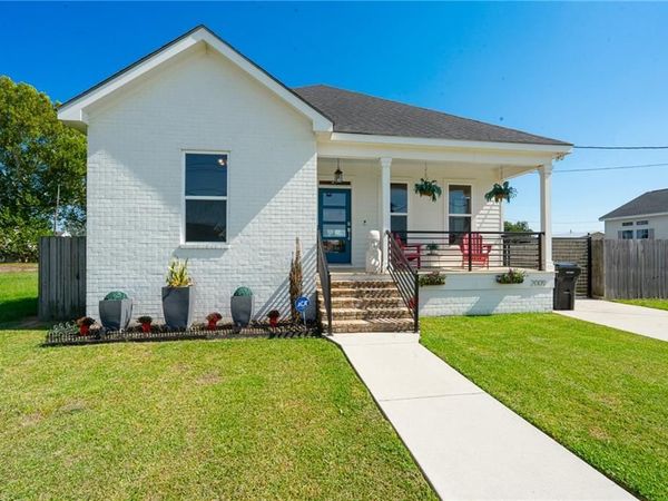 2009 CENTER Street, Arabi, LA 70032