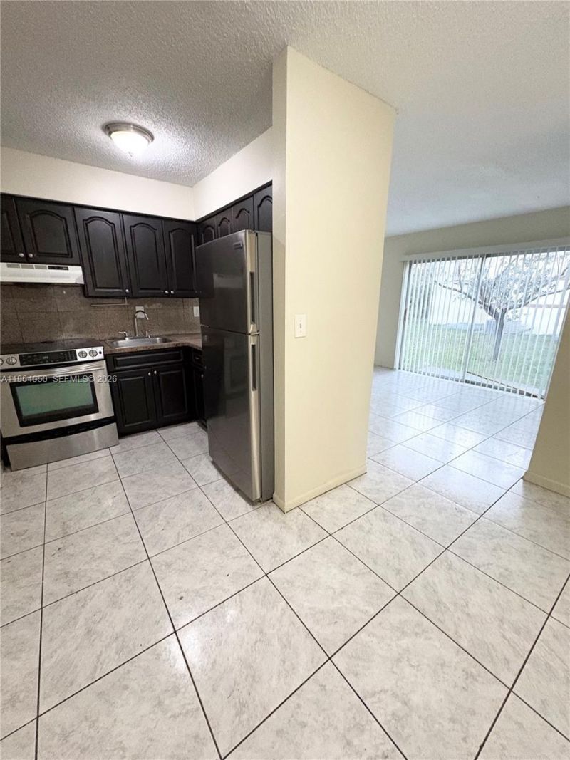 813 SW 10th St, Unit B, Hallandale Beach, FL 33009 Photo