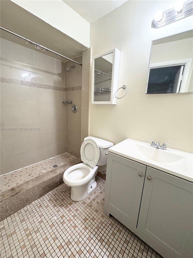 813 SW 10th St, Unit B, Hallandale Beach, FL 33009 Photo