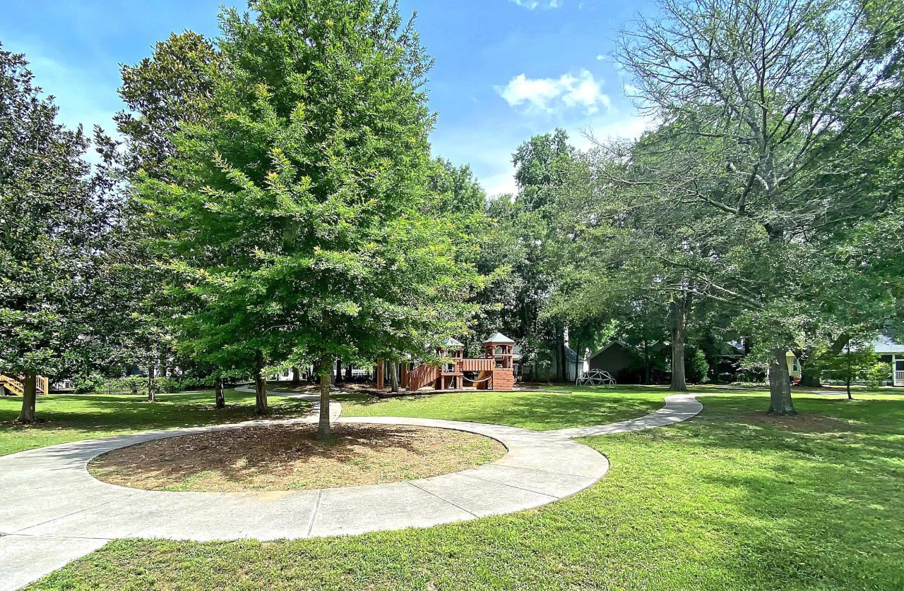 642 Fair Spring Drive Photo 29