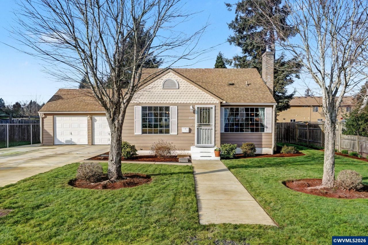 2243 32nd Av Ne, Salem, OR 97301 Main Photo