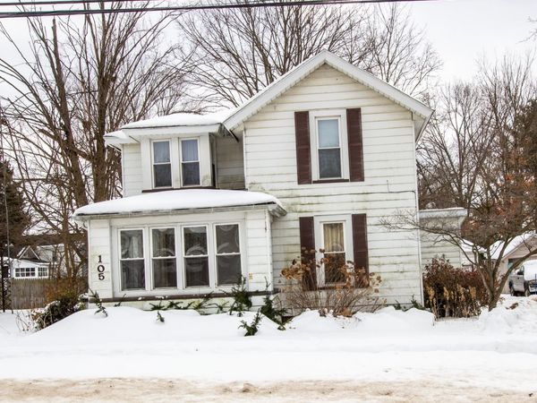 105 W Telegraph Street, Dowagiac, MI 49047