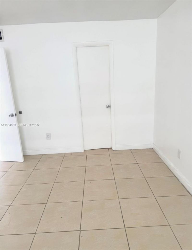 494 NW 165th St Rd, Unit C-508, Miami, FL 33169 Photo