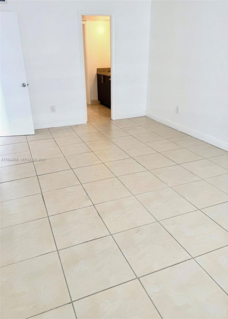 494 NW 165th St Rd, Unit C-508, Miami, FL 33169 Photo