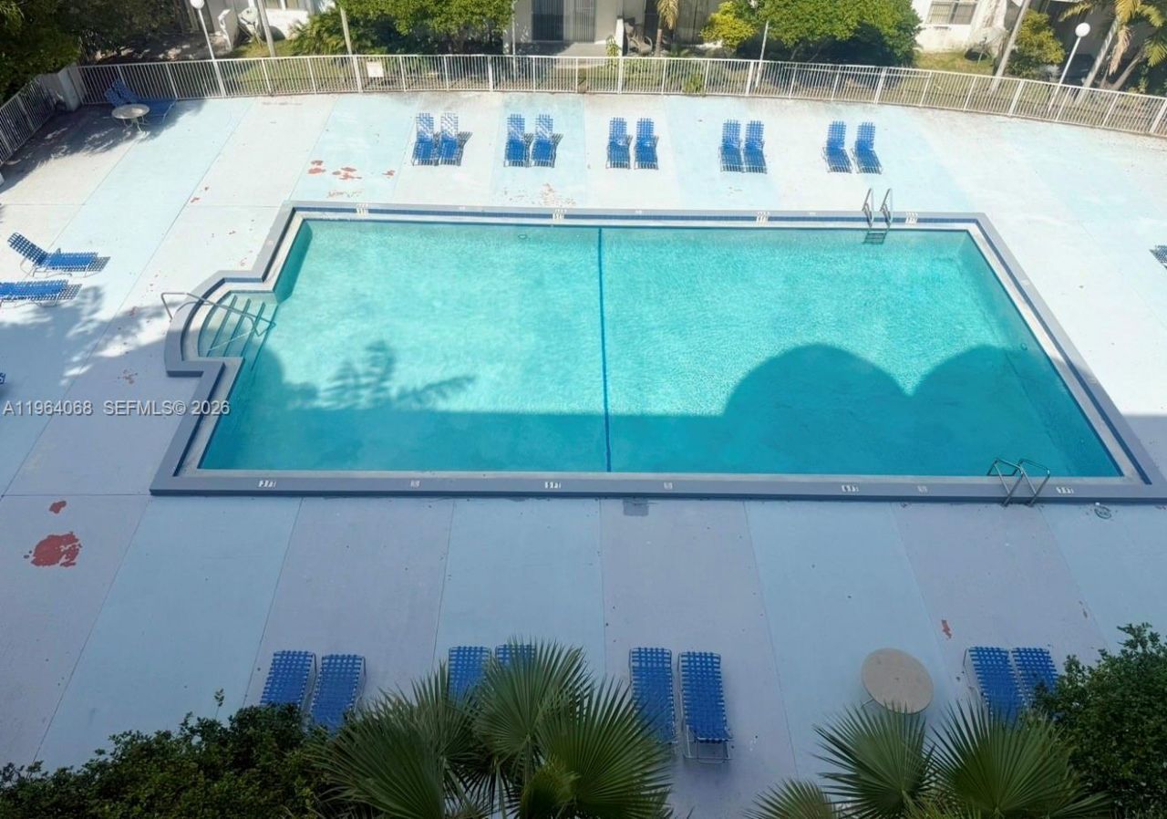 494 NW 165th St Rd, Unit C-508, Miami, FL 33169 Photo