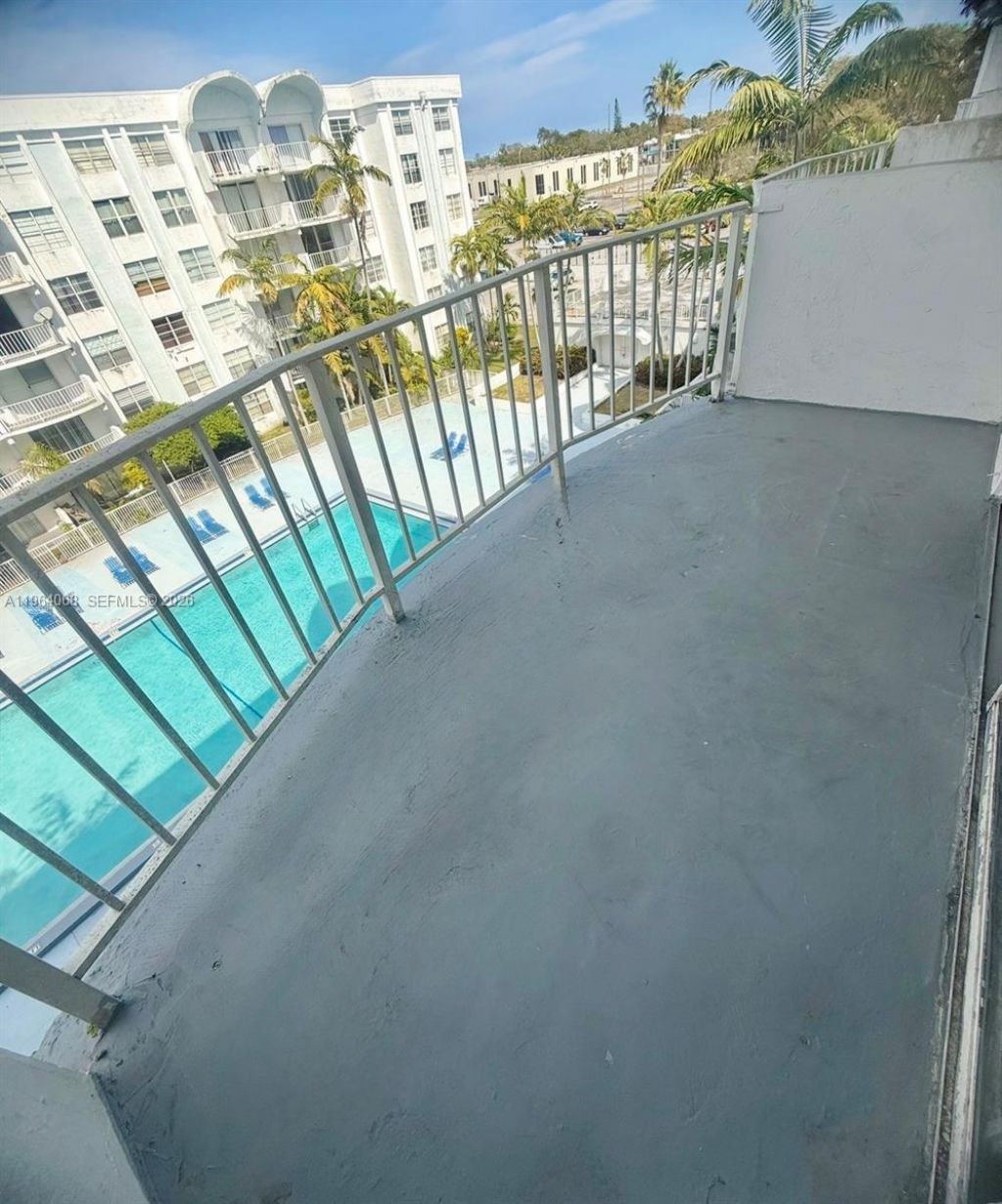 494 NW 165th St Rd, Unit C-508, Miami, FL 33169 Photo