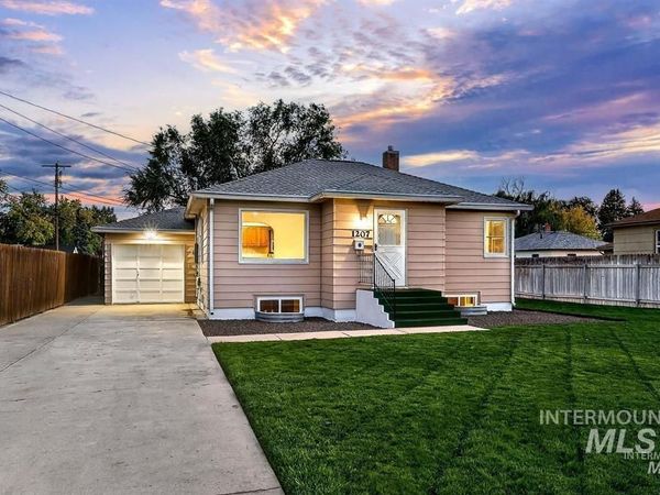 1207 E Sheridan Ave, Nampa, ID 83686