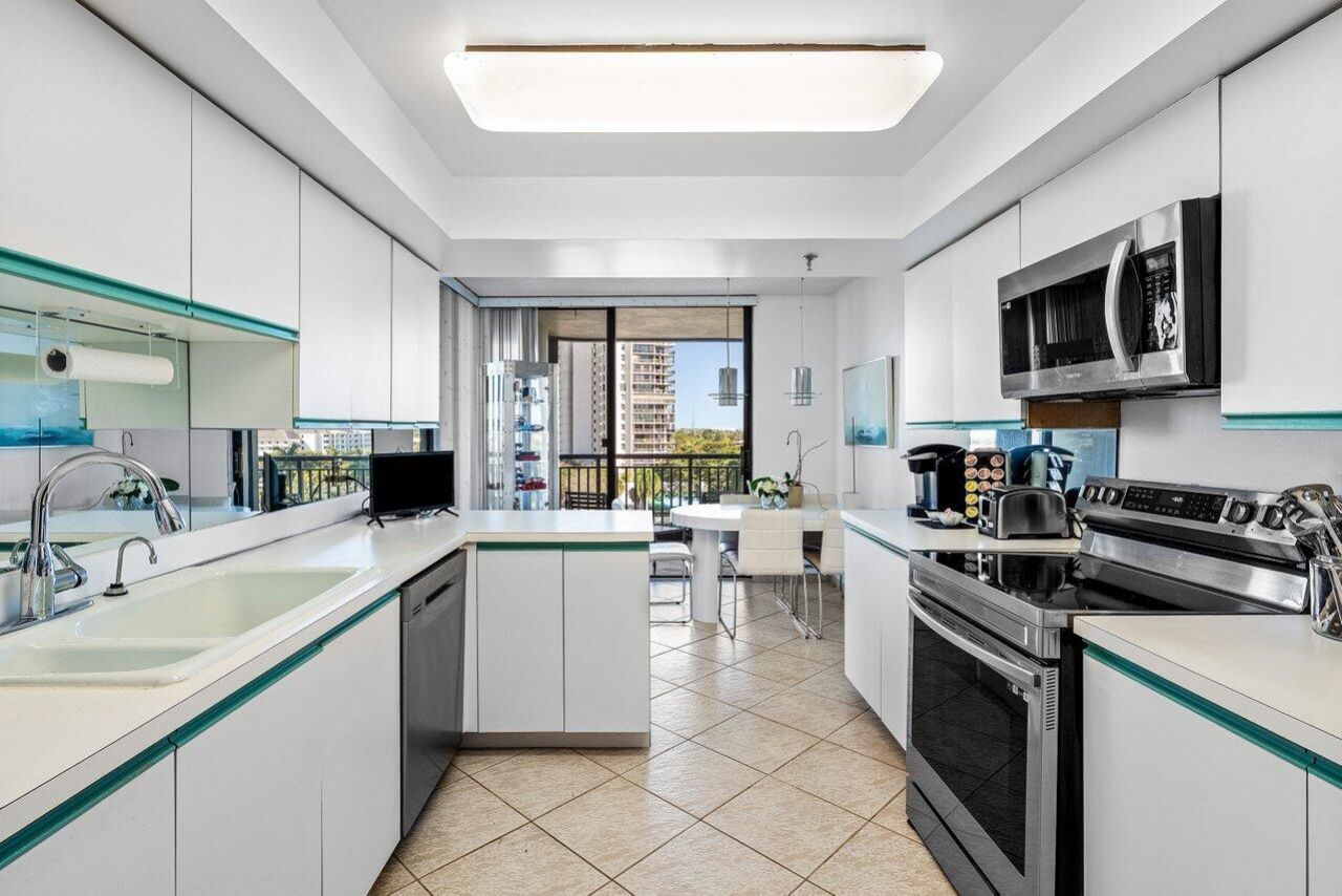 2427 Presidential Way, Unit 701, West Palm Beach, FL 33401 Photo