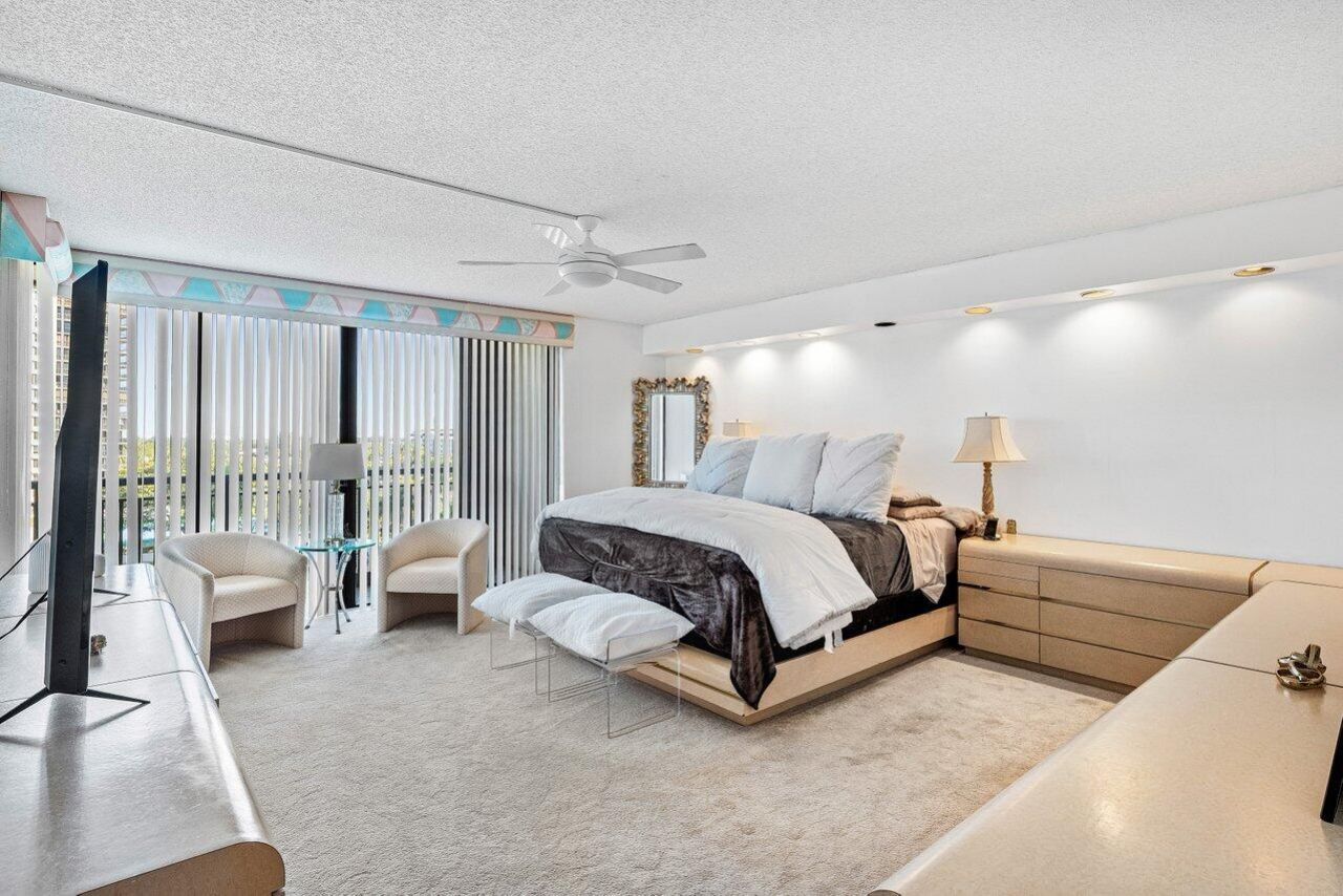 2427 Presidential Way, Unit 701, West Palm Beach, FL 33401 Photo