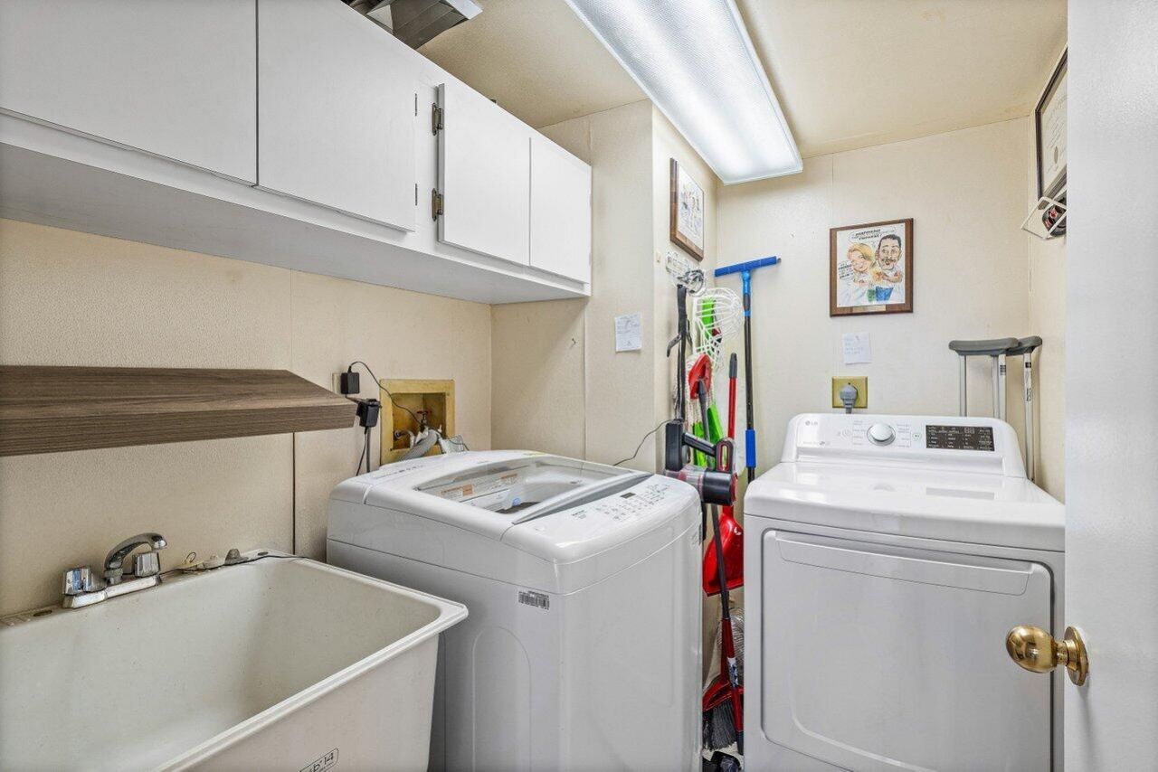 2427 Presidential Way, Unit 701, West Palm Beach, FL 33401 Photo