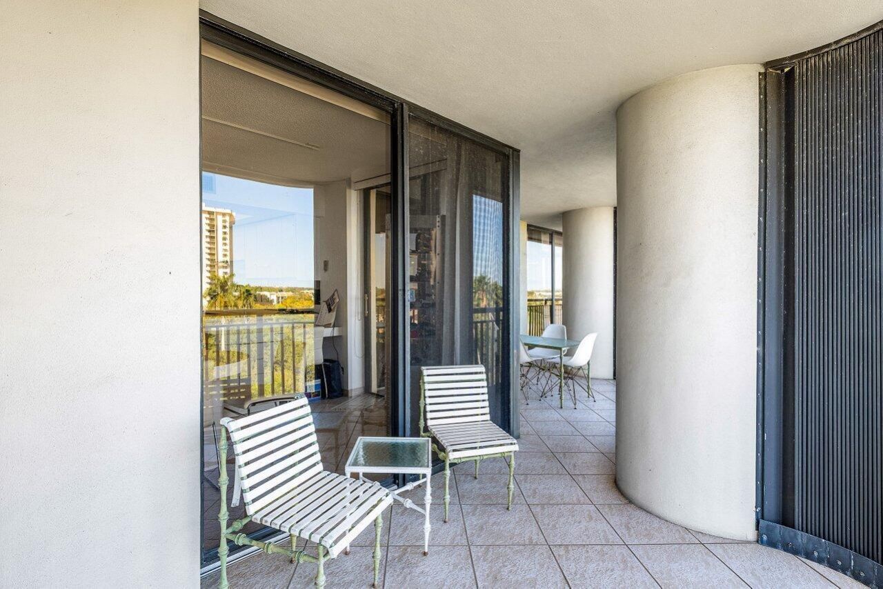 2427 Presidential Way, Unit 701, West Palm Beach, FL 33401 Photo