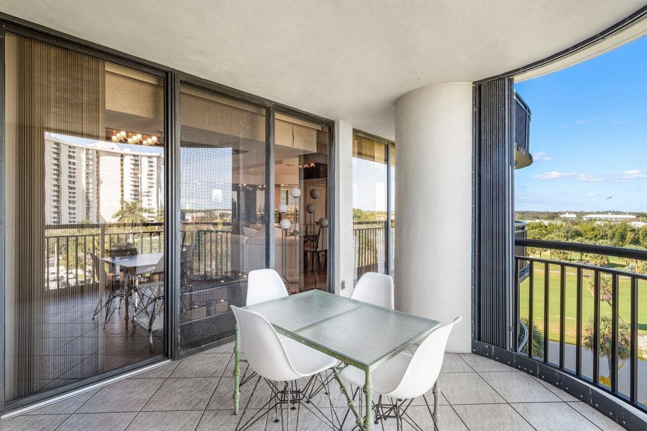 2427 Presidential Way, Unit 701, West Palm Beach, FL 33401 Photo