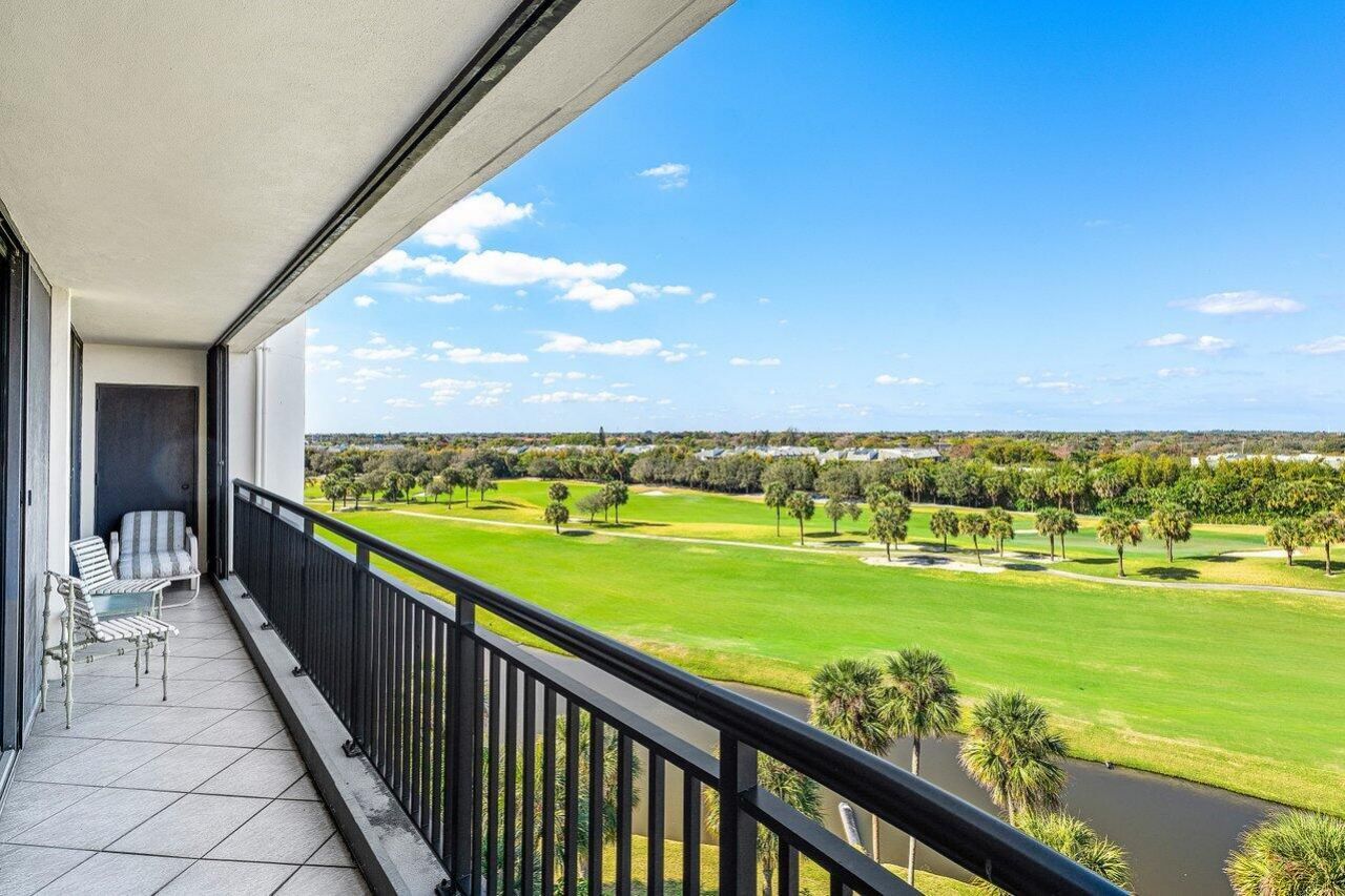 2427 Presidential Way, Unit 701, West Palm Beach, FL 33401 Photo